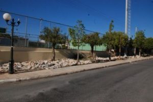 Η Δημοτική Αρχή υλοποιώντας τη δέσμευσή της για την ένταξη των σχολείων και των αθλητικών εγκαταστάσεων μέσα στη φύση, έχει ήδη ξεκινήσει εργασίες αναμόρφωσης του Αθλητικού Κέντρου, του 1ου Γυμνασίου και 1ου Λυκείου Βούλας.  Ο περιβάλλοντας χώρος εμπλουτίζεται με φυτεύσεις μεσογειακών δέντρων και φυτών, τα οποία θα συμβάλλουν στο διαχωρισμό του Αθλητικού Κέντρου και των Εκπαιδευτικών Εγκαταστάσεων από το οικιστικό περιβάλλον καθώς και στη βελτίωση των συνθηκών προπόνησης των αθλητών.